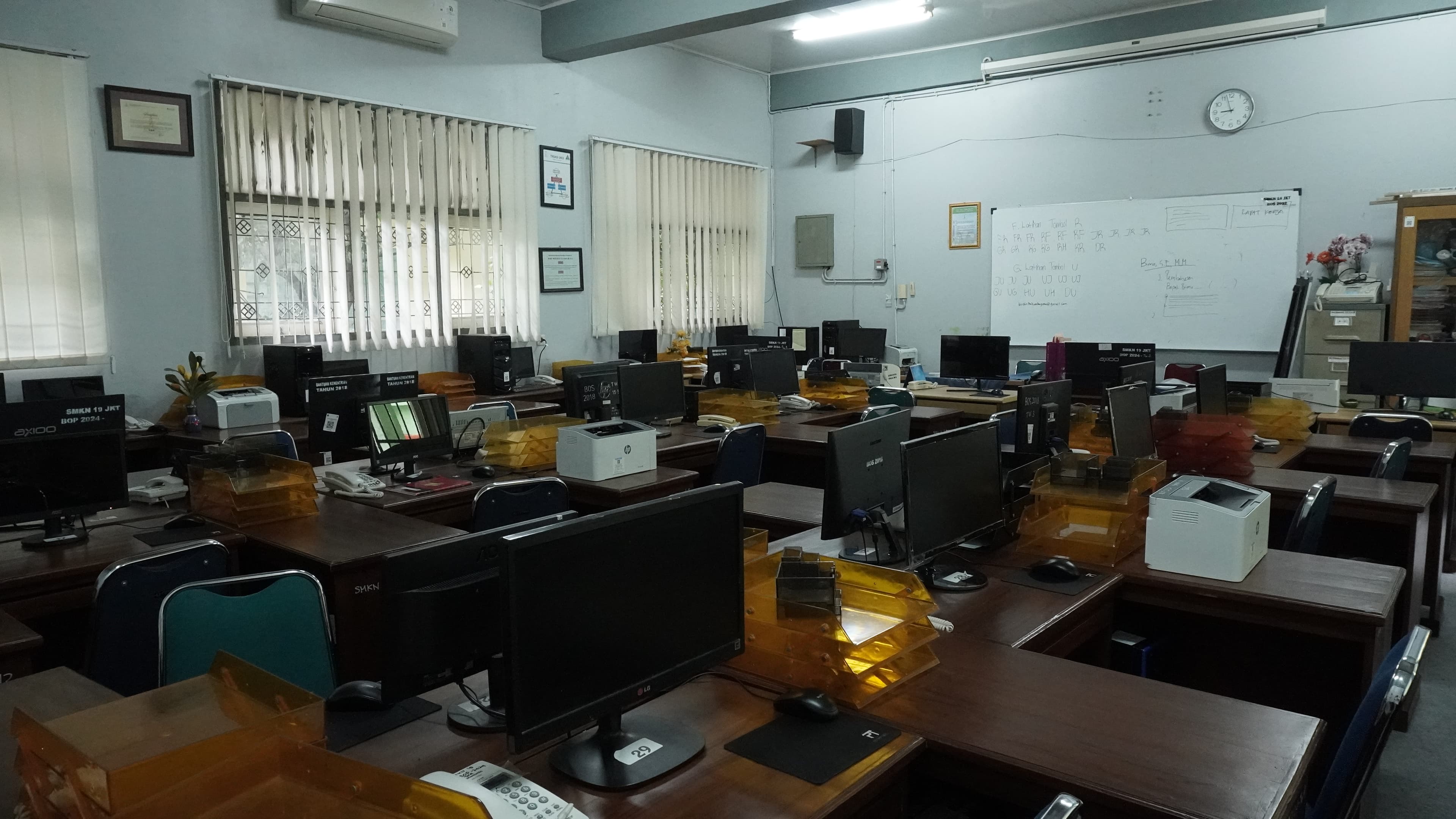 Lab Perkantoran — Foto 5