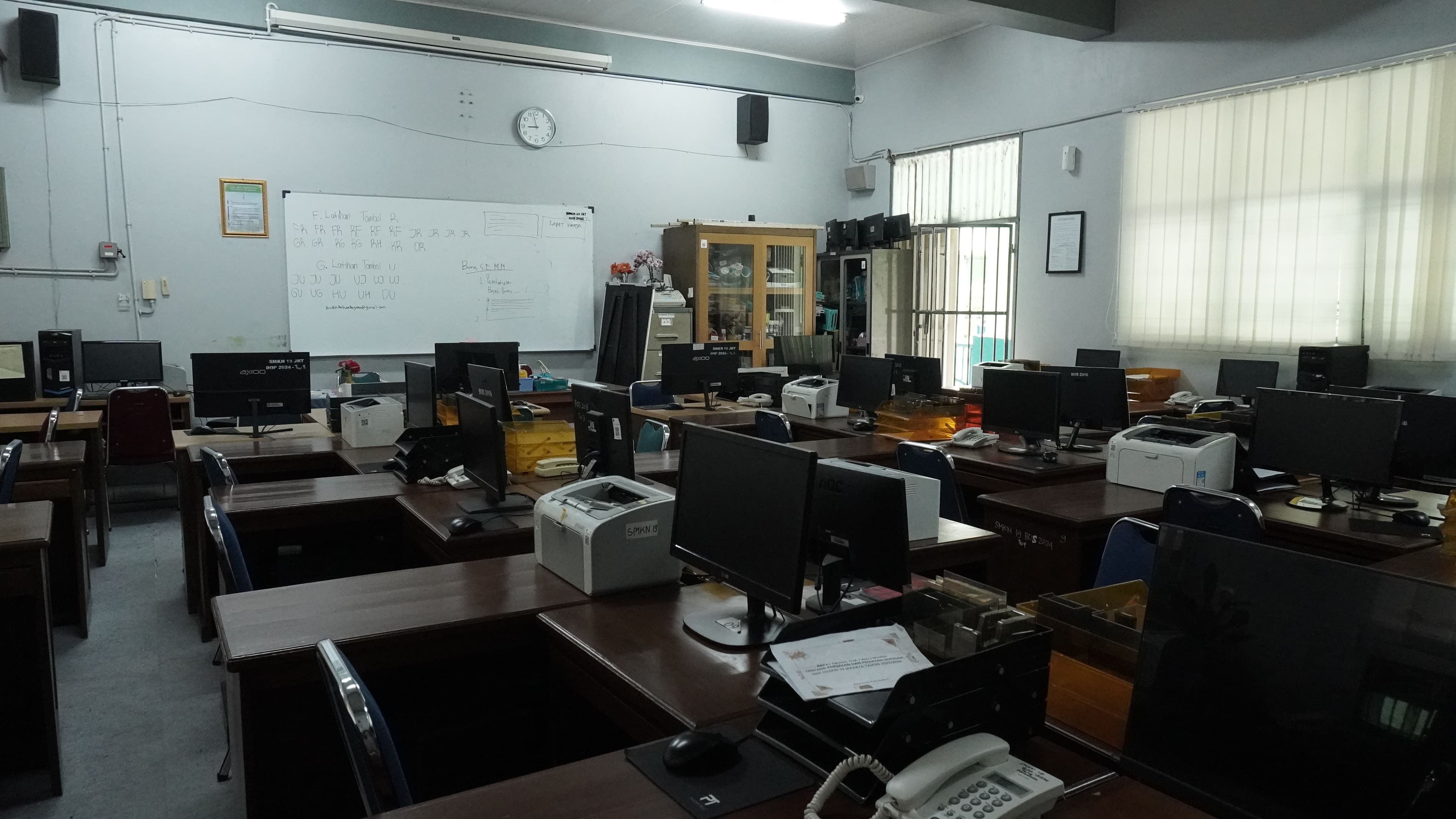 Lab Perkantoran — Foto 6